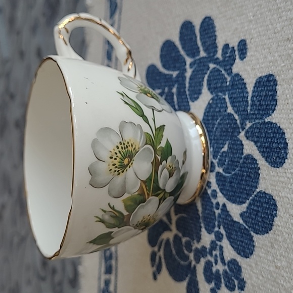 Delphine Bone China Cup & Saucer, England. White Flowers/Green Leaves, Gold Trim - Picture 4 of 5